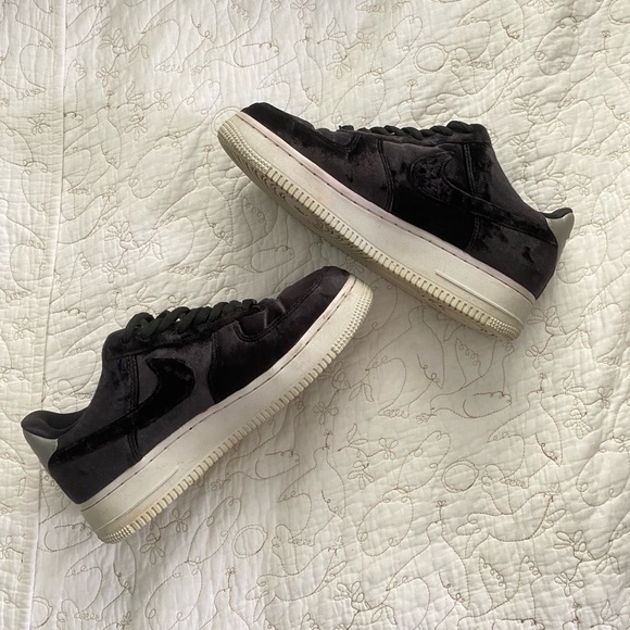black velvet nike air force 1